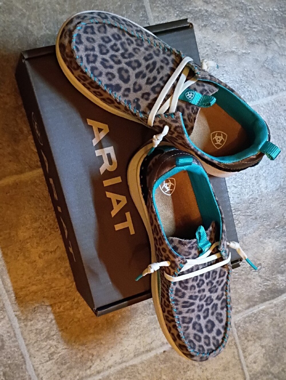 ARIAT Women's Leopard Print Moccasins NWT Shoes W/Teal Trim Size 6.5 - Picture 5 of 15